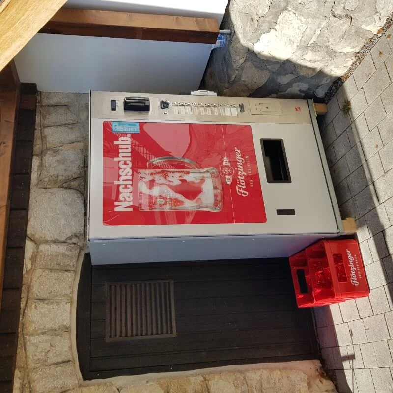 Getränkeautomat am Brünnsteinhaus | © Yvonne Tremml